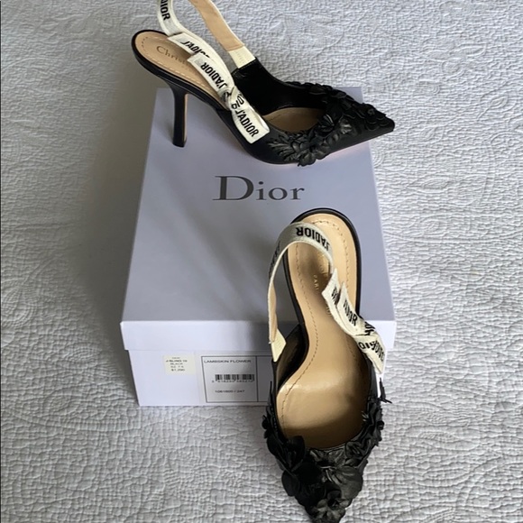 ❌SOLD❌Dior Black Lambskin Flower Slingback heel 4” - Picture 3 of 12
